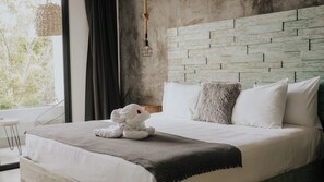 Suite King with Balcony and Pool view | Frette Italian sheets, premium bedding, minibar, in-room safe - Little Gem Hotel Tulum La Veleta (Tulum)