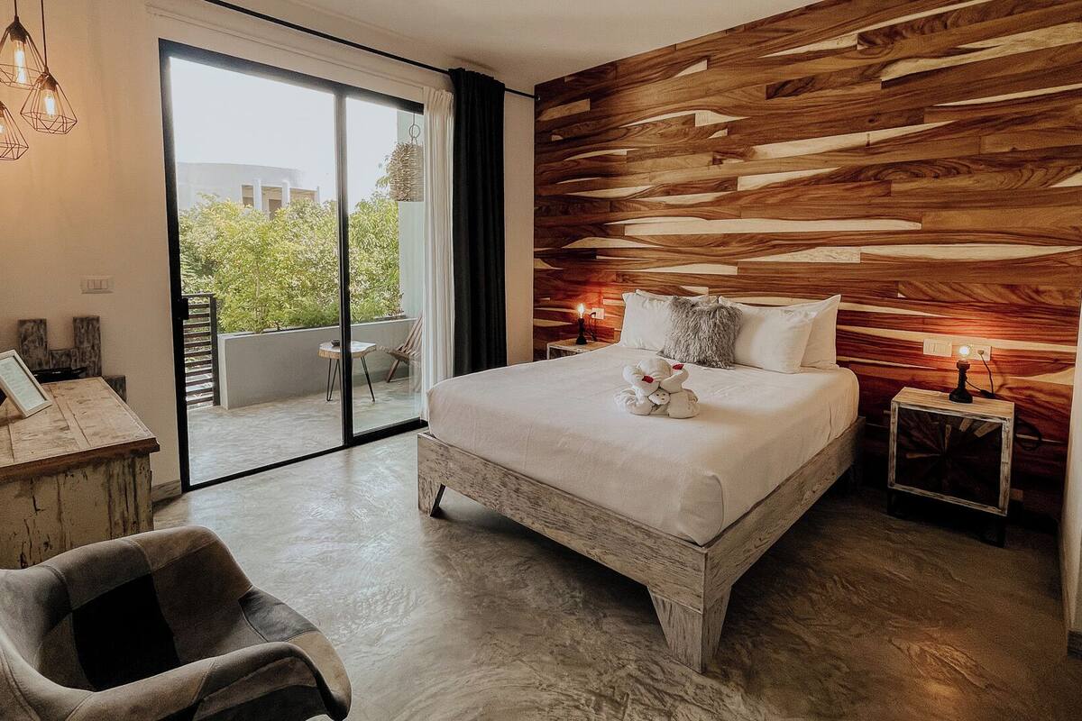 suíte queen with  balcony and pool view | 1 bedroom, frette italian sheets, premium bedding, minibar