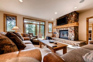 Smart-TV, Kamin, DVD-Player, Tischfußball