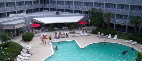 Inomhuspool och utomhuspool