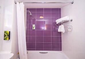 Bathroom shower - Stables Inn Aintree (Liverpool)