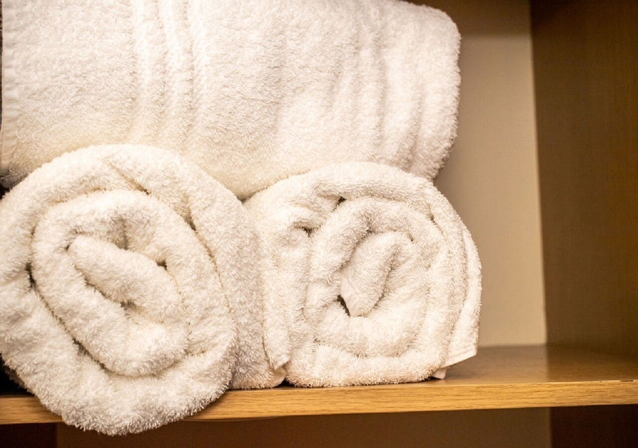 deep-soaking bathtub, hair dryer, towels