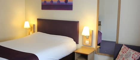 Bureau, draps fournis, accès pour personnes à mobilité réduite