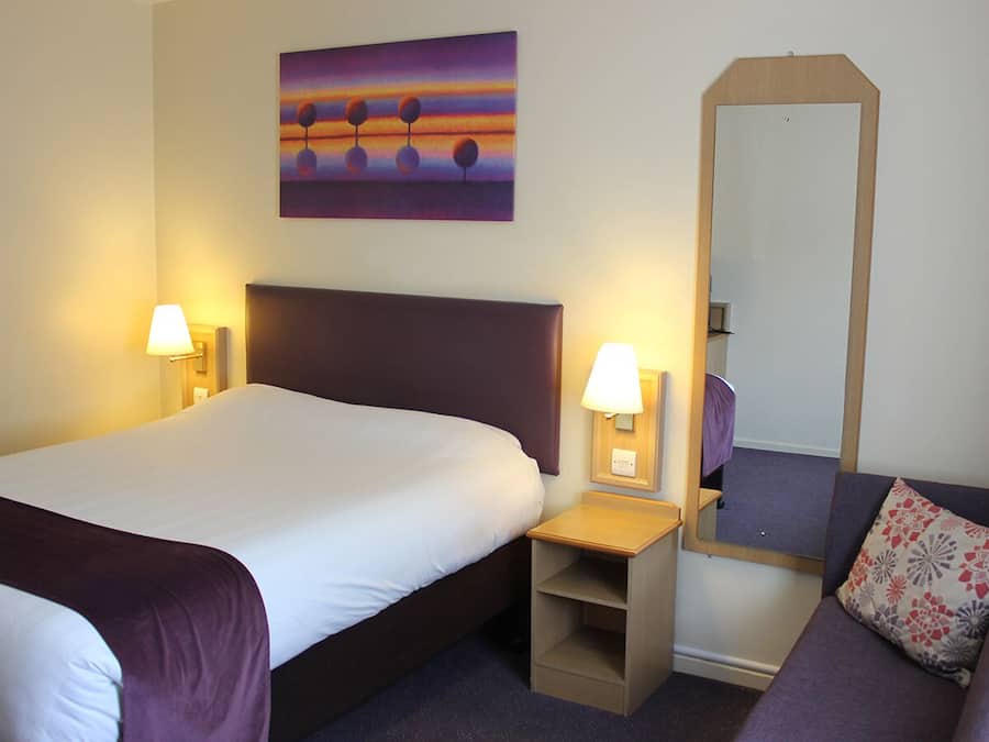 Schreibtisch, BettwÀsche, Rollstuhlgeeignet