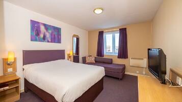 Bureau, draps fournis, accès pour personnes à mobilité réduite