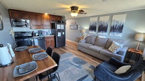 Älytelevisio, DVD-soitin, pöytätennispöytä