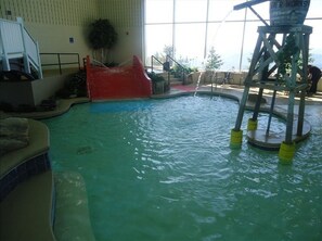 Innendørsbasseng og utendørsbasseng