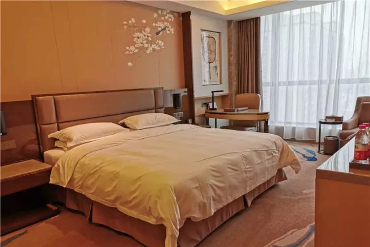 Executive Double Room | 1 bedroom, minibar, in-room safe, desk