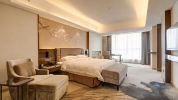 1 bedroom, minibar, in-room safe, desk