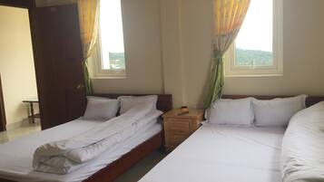 Deluxe Quadruple Room | Desk, free WiFi