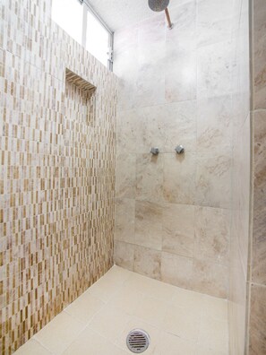 Regadera en el baño