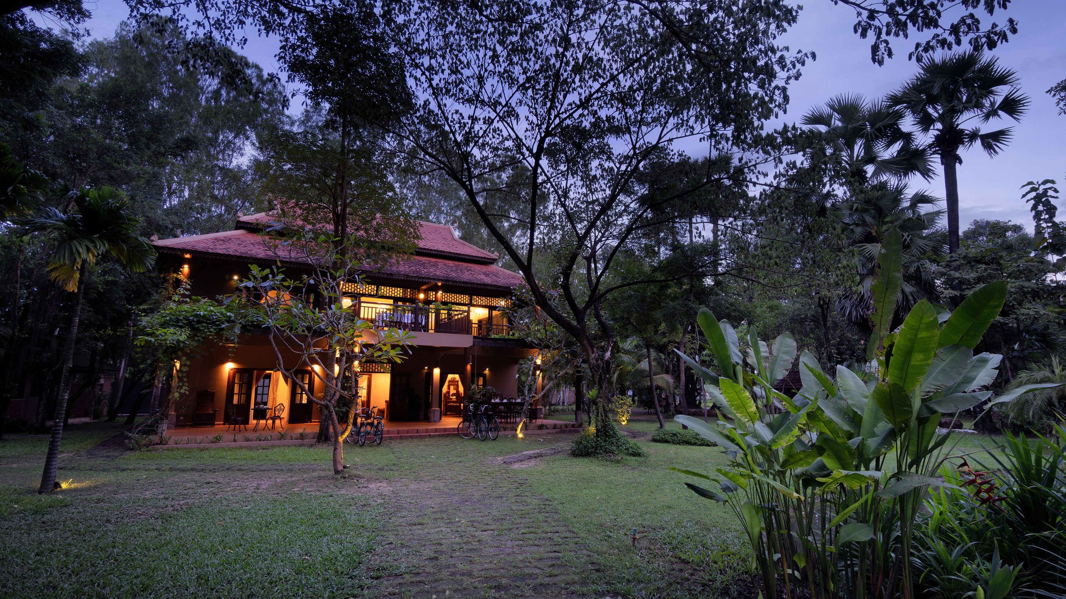 private three-bedroom home - daily afternoon tea + personal chef | minibar, in-room safe, individually decorated, individually furnished