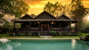 Bar vid poolen