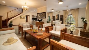 Maison, 5 chambres (Private, Daily Tea + Personal Chef) | Restauration dans la chambre