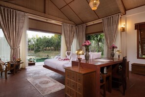 Lakeside Villa with Private Pool | Minibar, in-room safe, individually decorated, individually furnished - Mane Family Vacation (Siem Reap)