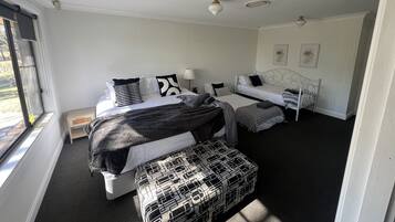 6 chambres, coffres-forts dans les chambres, fer et planche Ă repasser