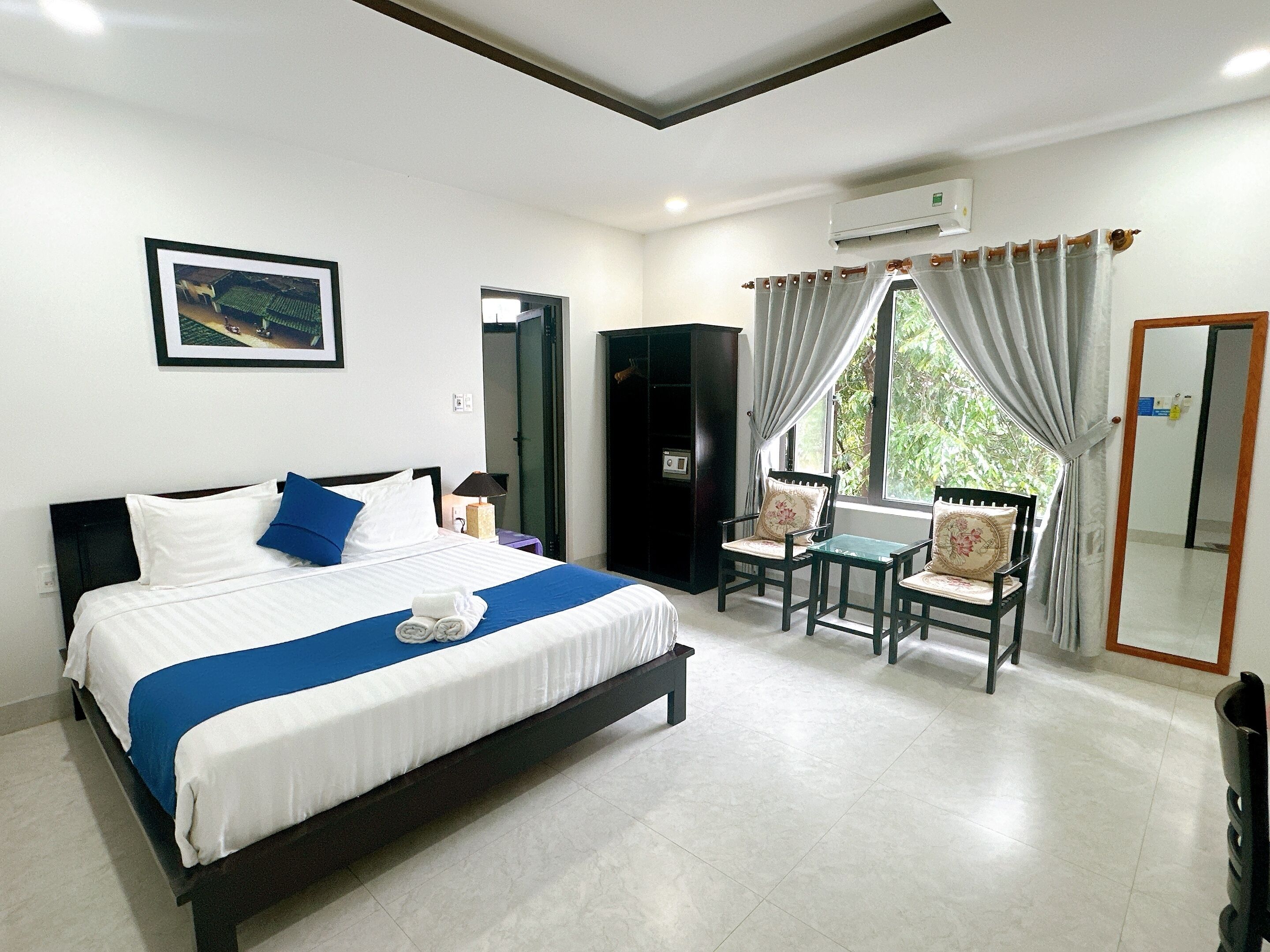 高级双人房 | 高档床上用品、加厚床垫、迷你吧、客房内保险箱