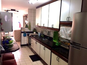Fridge, microwave, oven, stovetop - Arm in arm in the heart of Morro Beach (Praia do Morro)
