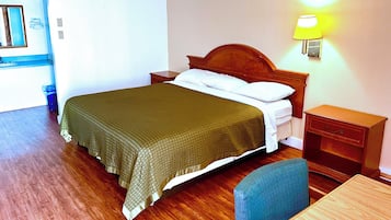 Room, 1 King Bed, Smoking, Refrigerator & Microwave | Individually decorated, individually furnished, desk, free WiFi