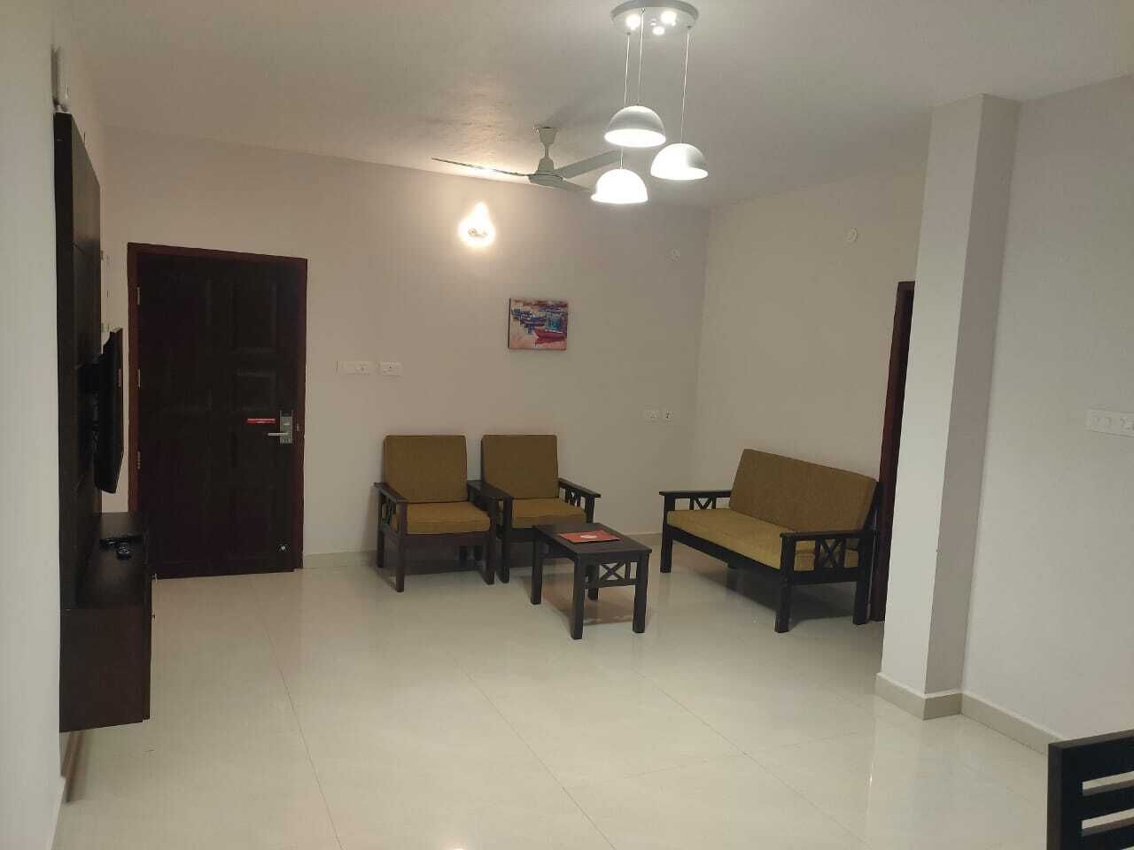 junior suite | living area | 32-inch led tv with satellite channels, tv