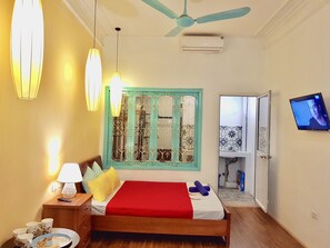 Deluxe Apartment Double Room | Egyptian cotton sheets, premium bedding, memory-foam beds, desk - BC Family Homestay Apartment - Hanoi Old Quarter Center (Hanoi)