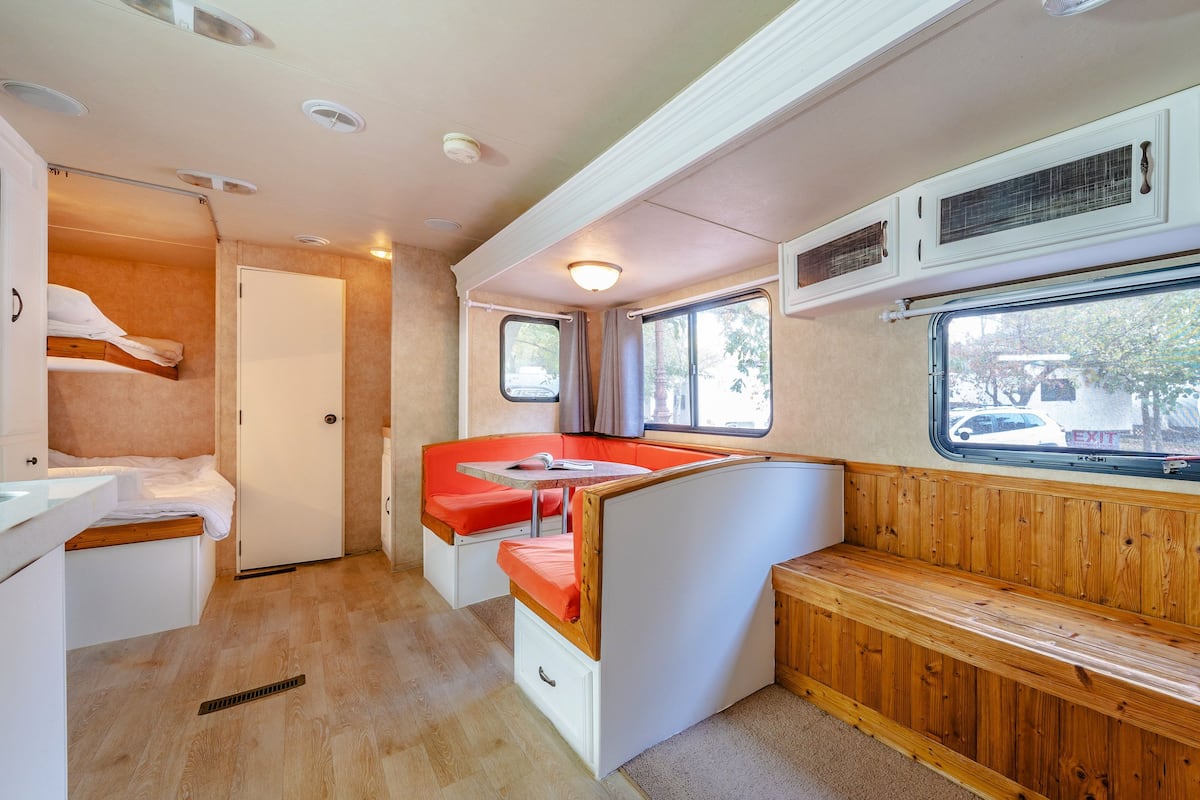 Luxury Caravan (Large)