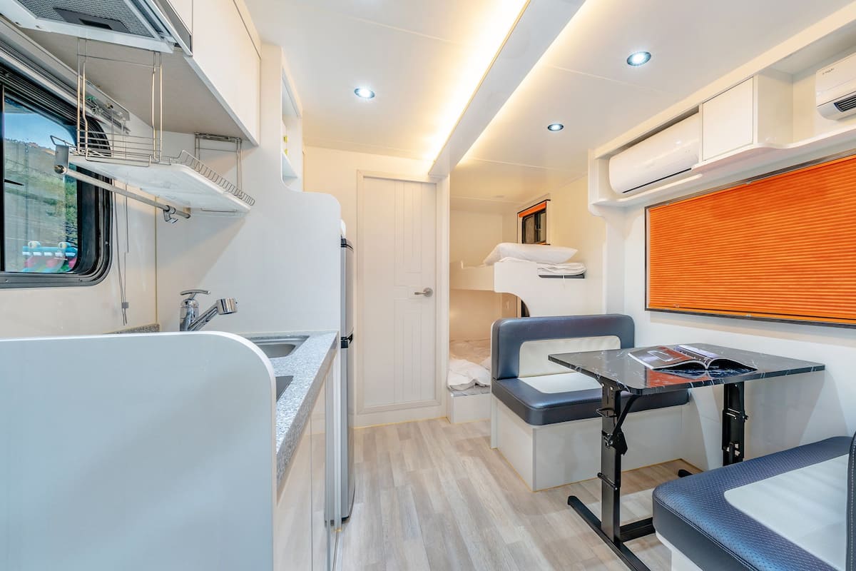 Deluxe Caravan