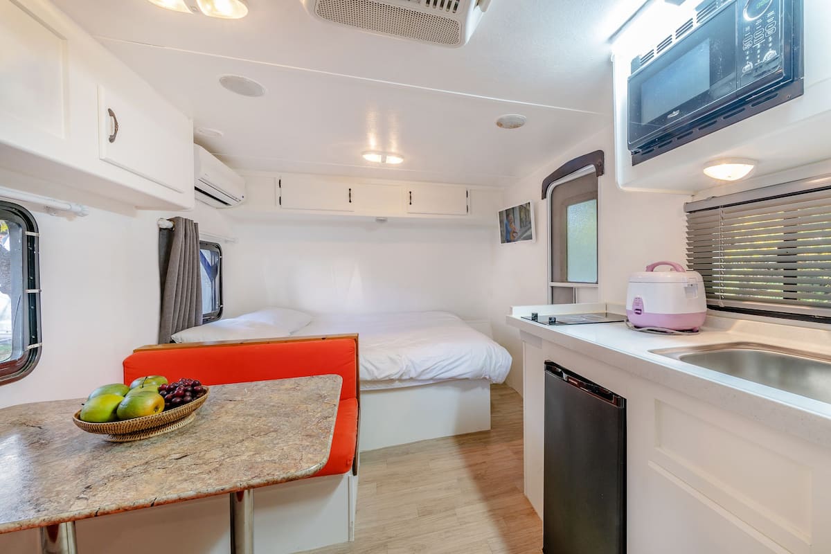 Luxury Caravan (Small)