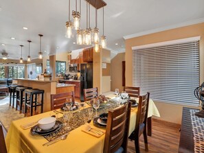 Dining - Don't miss out on summer in Lake Tahoe,near beach,pool,downtown,concert FUN 8max (Zephyr Cove)