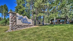 Property grounds - Summer in Tahoe, Private neighborhood, Near, Lake, Beach, Pool,downtown&FUN 8max (Zephyr Cove)
