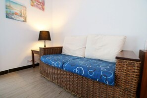 Quadruple Room (Mediterranean) | Memory-foam beds, individually decorated, individually furnished, desk - Ji Li Ya Lan Homestay (Chenggong)