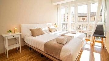4 Schlafzimmer, Bügeleisen/Bügelbrett, Reisekinderbett, WLAN