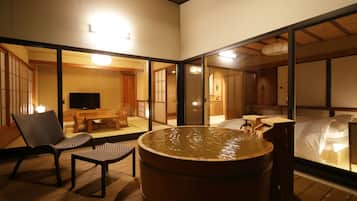 Tennoza with Open-air Bath and Private Bathroom | Private spa tub