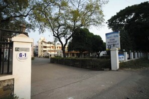 Free self parking - Tourists Home (Chhatrapati Sambhajinagar)