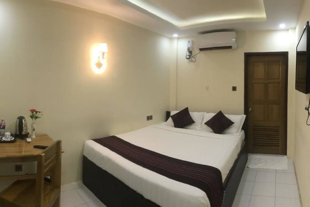 Standard Double Room | Hypo-allergenic bedding available, minibar (some free items)