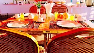 Free daily buffet breakfast