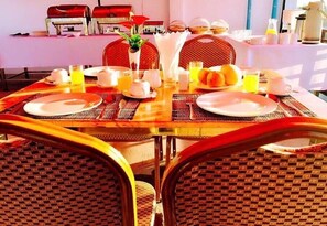 Desayuno buffet incluido todos los días