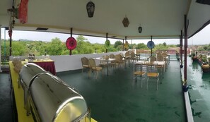 包含每日自助早餐