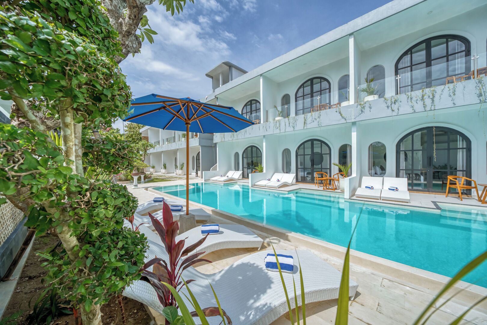 2 piscinas al aire libre