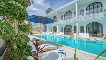 2 piscinas al aire libre