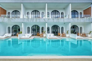 Junior Suite Pool Access | Terrace/patio