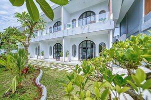 Premium bedding, in-room safe, free WiFi, bed sheets