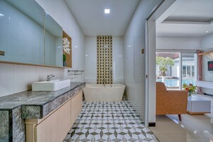 One Bedroom Villa | Bathroom | Separate tub and shower, free toiletries, hair dryer, slippers