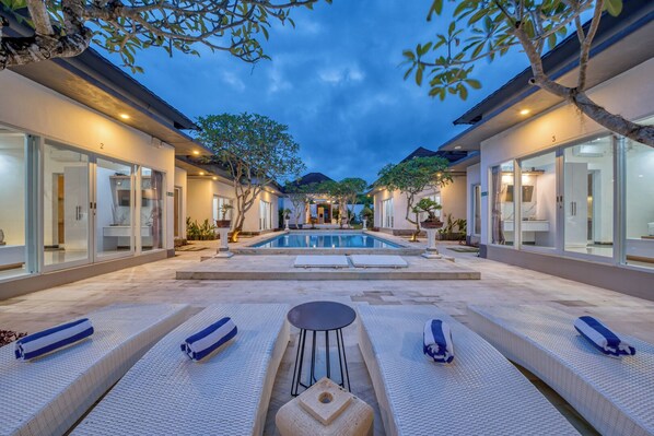 One Bedroom Villa | 高档床上用品、客房内保险箱、熨斗/熨板、免费 WiFi