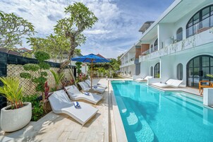 Junior Suite Pool Access | Premium bedding, in-room safe, free WiFi, bed sheets