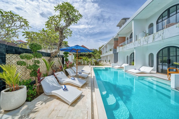 Junior Suite Pool Access