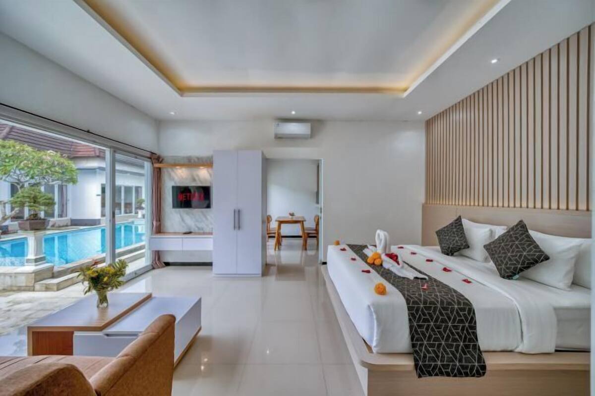 Premium bedding, minibar, in-room safe, WiFi (free)