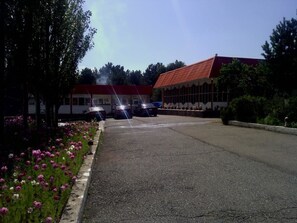 Bãi đậu xe tự phục vụ miễn phí 