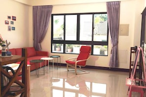 House, 3 Bedrooms (B) | Living area