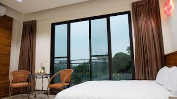 House, 3 Bedrooms (C) | 3 bedrooms, desk, laptop workspace, blackout curtains